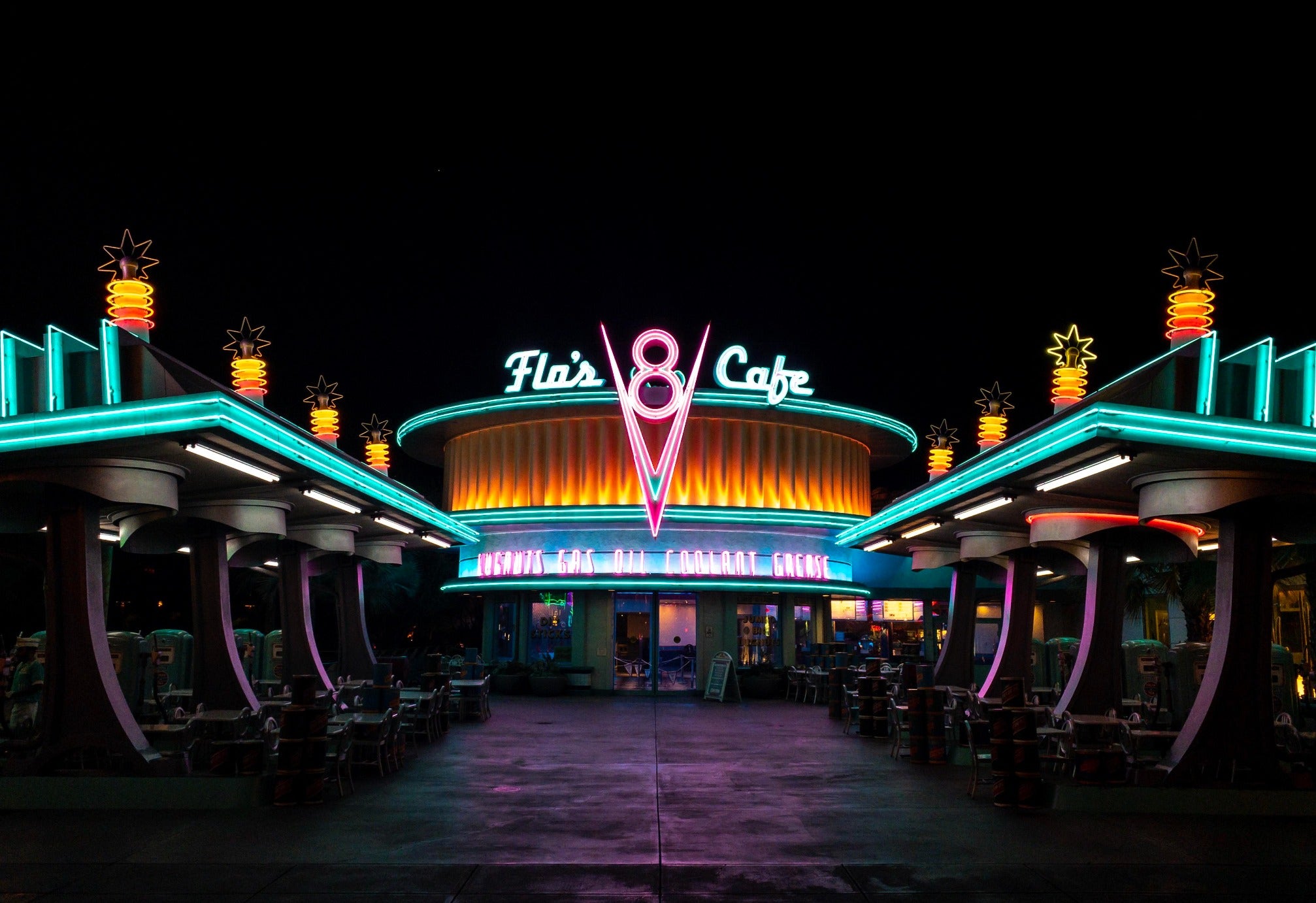 Permanent Lighting Neon.jpg__PID:caa2fdb7-38c8-434c-8707-45fb2aa1e2cf